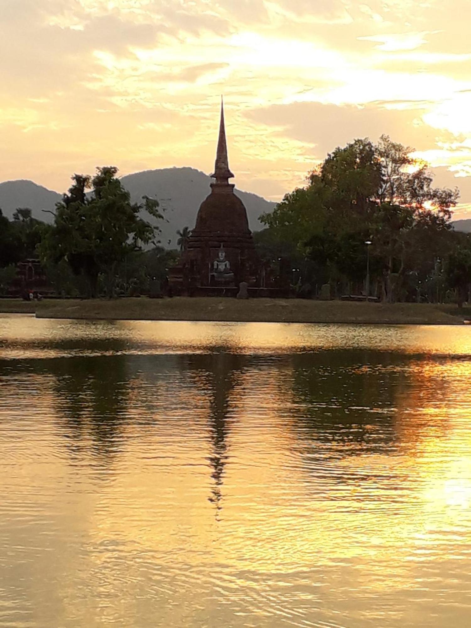 Toon Guesthouse Sukhothai Bagian luar foto